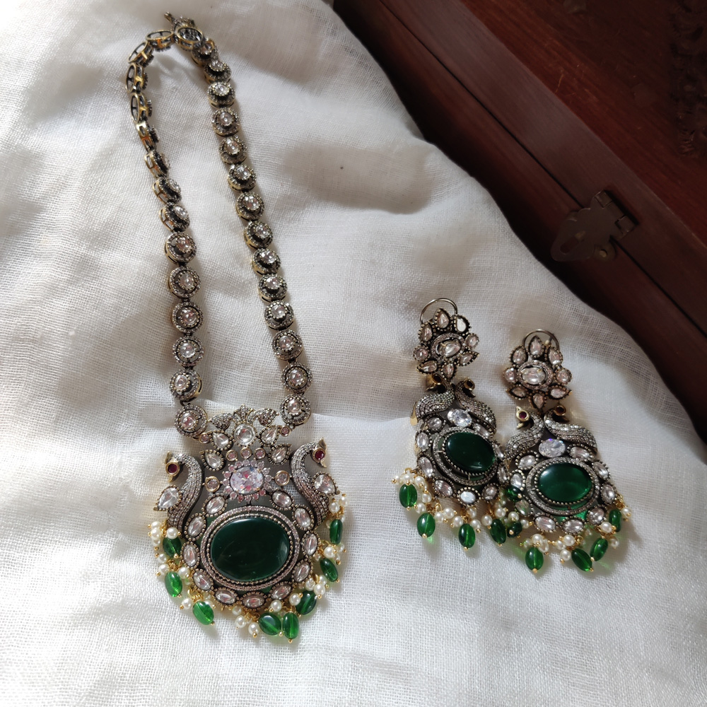 Buy Dark Green Kundan And Beads Studded Choker Necklace Set Online From  Wholesale Salwar.